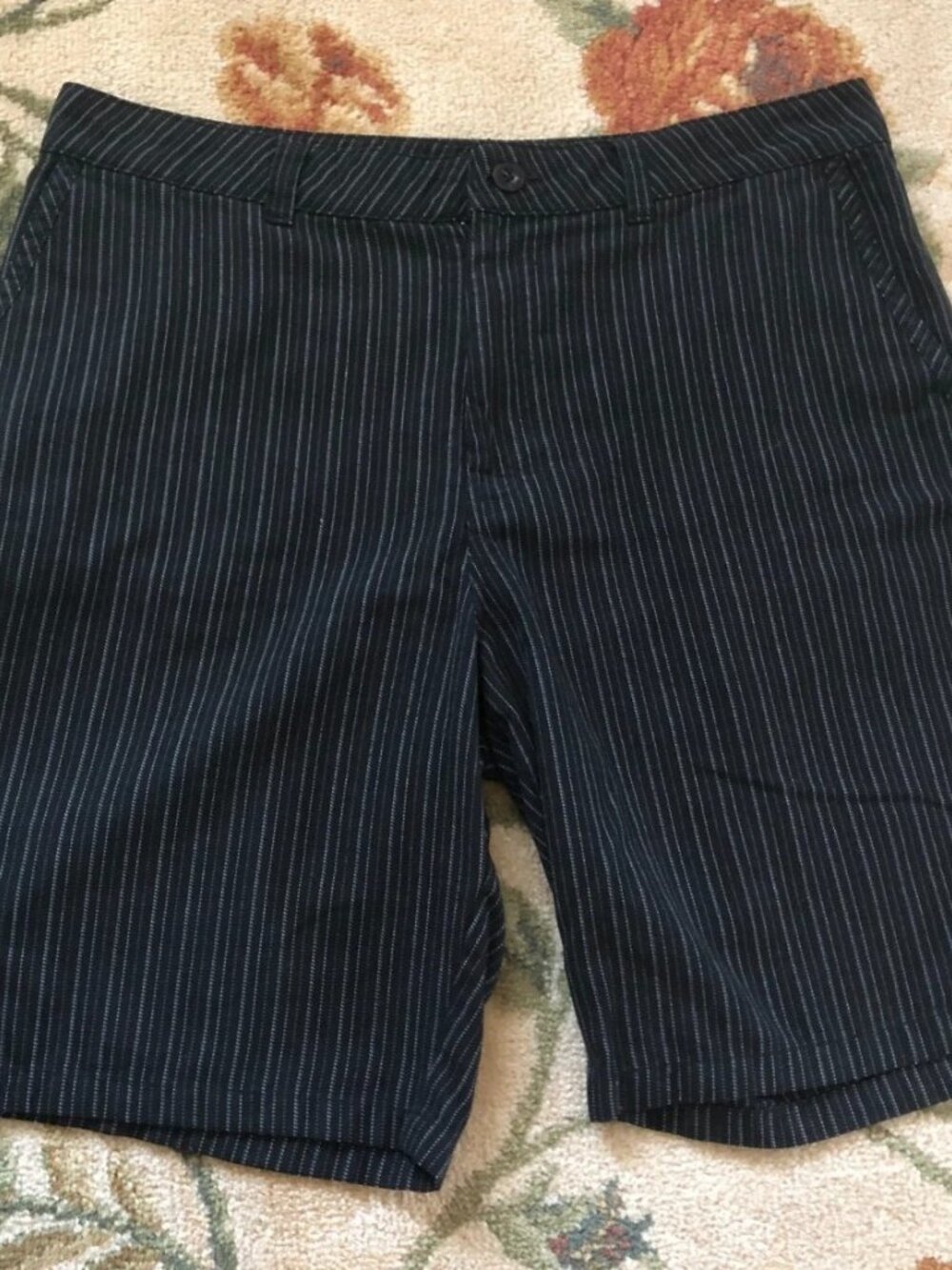 O'Neill Shorts Men's Size 36 Black with White Dashed Stripes